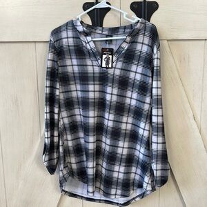 #83 NWT Win Win Tunic